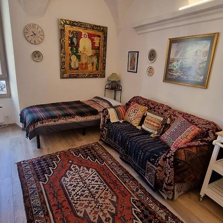 Beautifully Restored Romantic Apartment In The Centre Of Historic Dolcedo Esterno foto