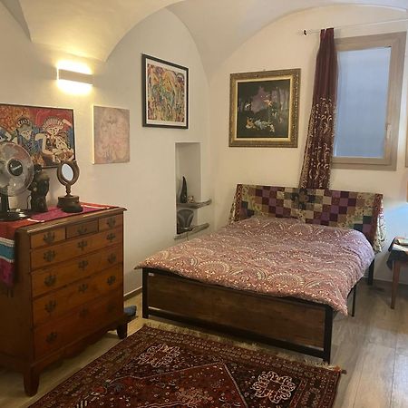 Beautifully Restored Romantic Apartment In The Centre Of Historic Dolcedo Esterno foto