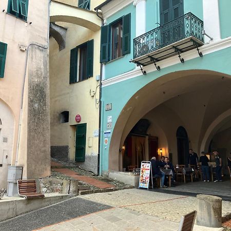 Beautifully Restored Romantic Apartment In The Centre Of Historic Dolcedo Esterno foto